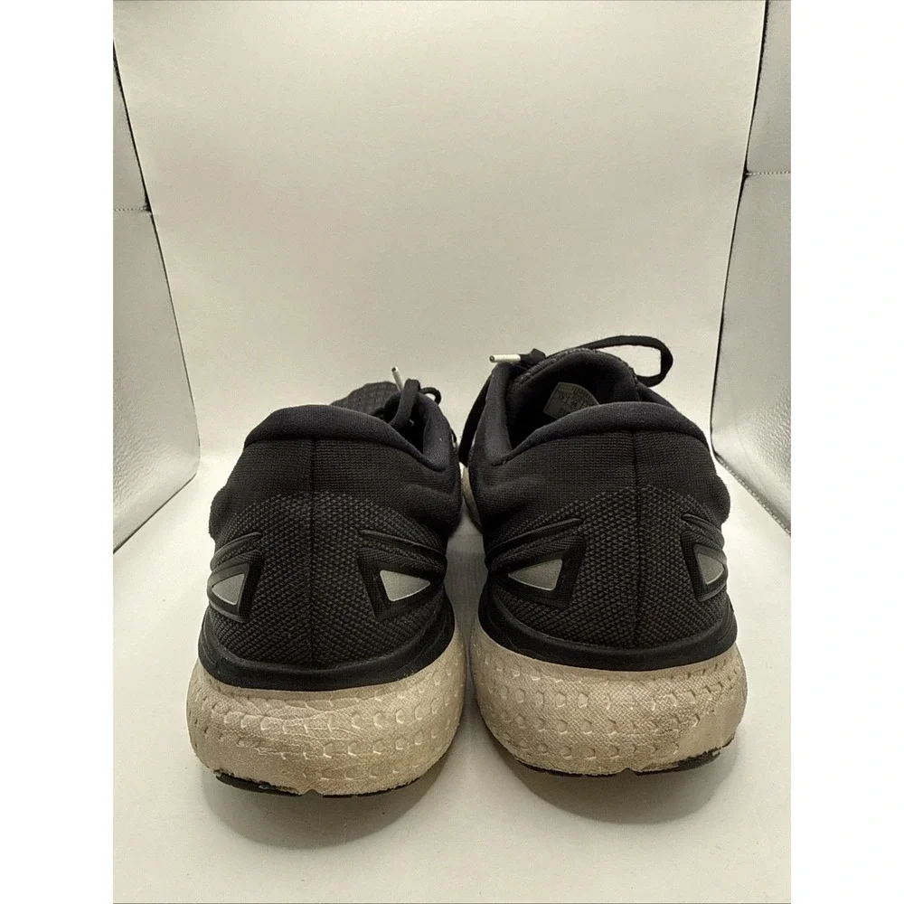 Brooks preowned good